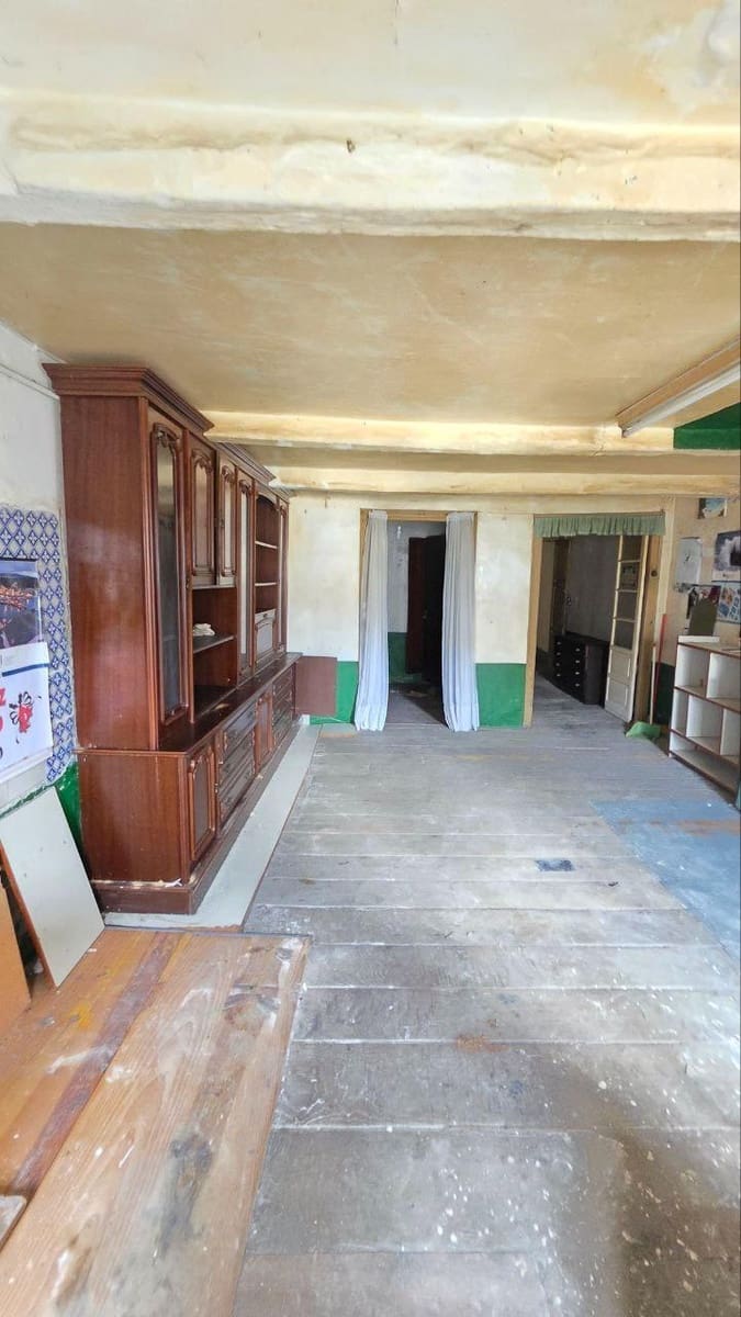 10 slaapkamer Appartement te koop in Luarca - € 99.500 (Ref: 9404434)