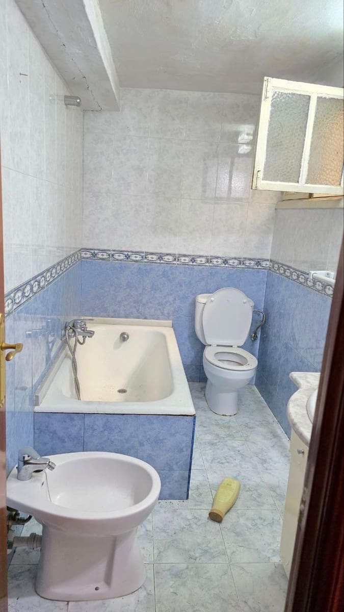 10 slaapkamer Appartement te koop in Luarca - € 99.500 (Ref: 9404434)