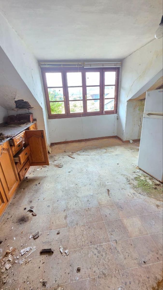 10 slaapkamer Appartement te koop in Luarca - € 99.500 (Ref: 9404434)