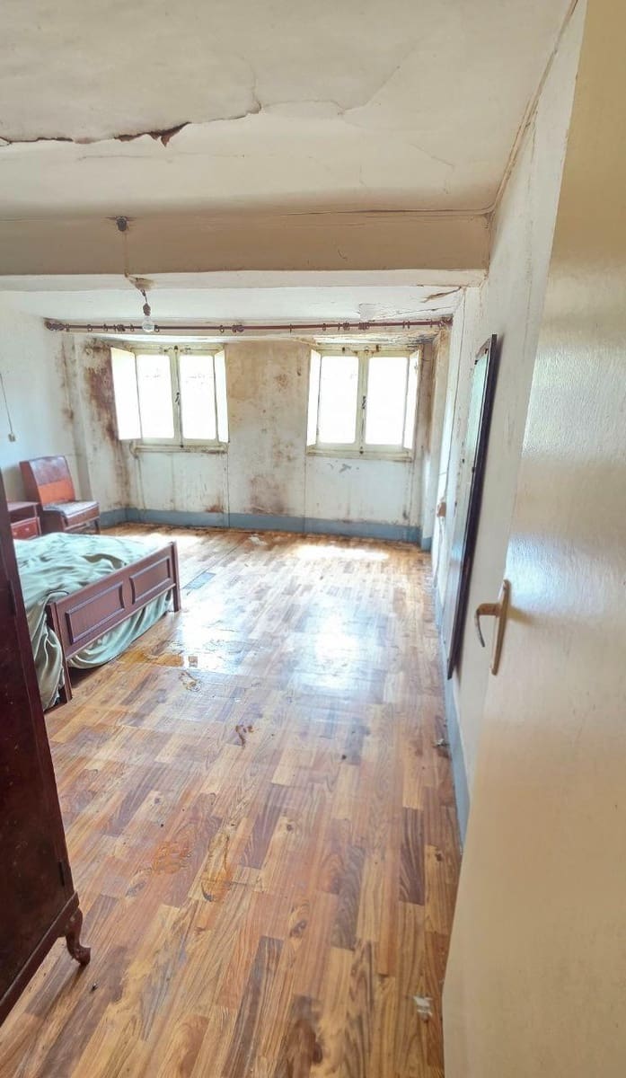 10 slaapkamer Appartement te koop in Luarca - € 99.500 (Ref: 9404434)