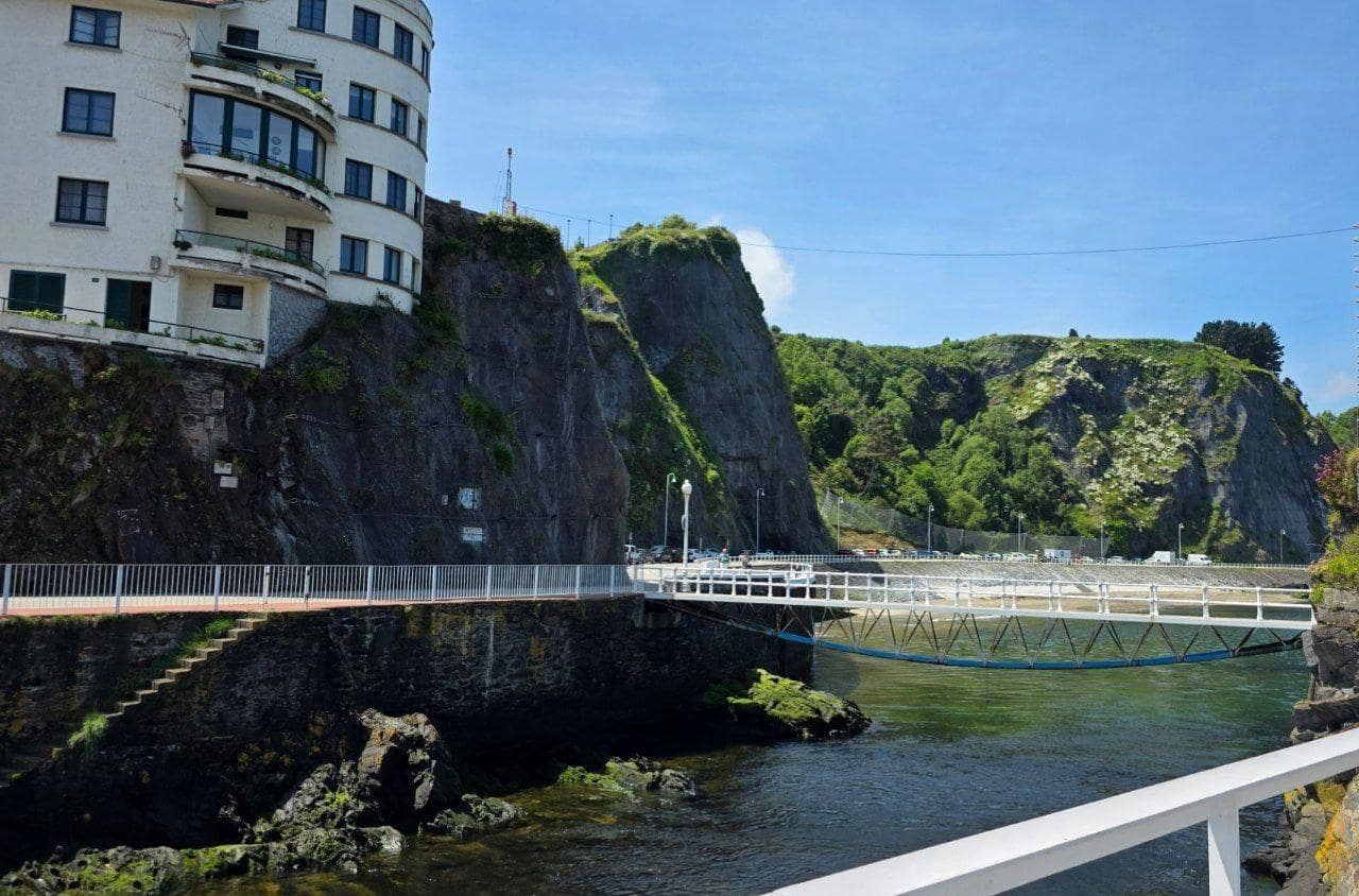 10 slaapkamer Appartement te koop in Luarca - € 99.500 (Ref: 9404434)