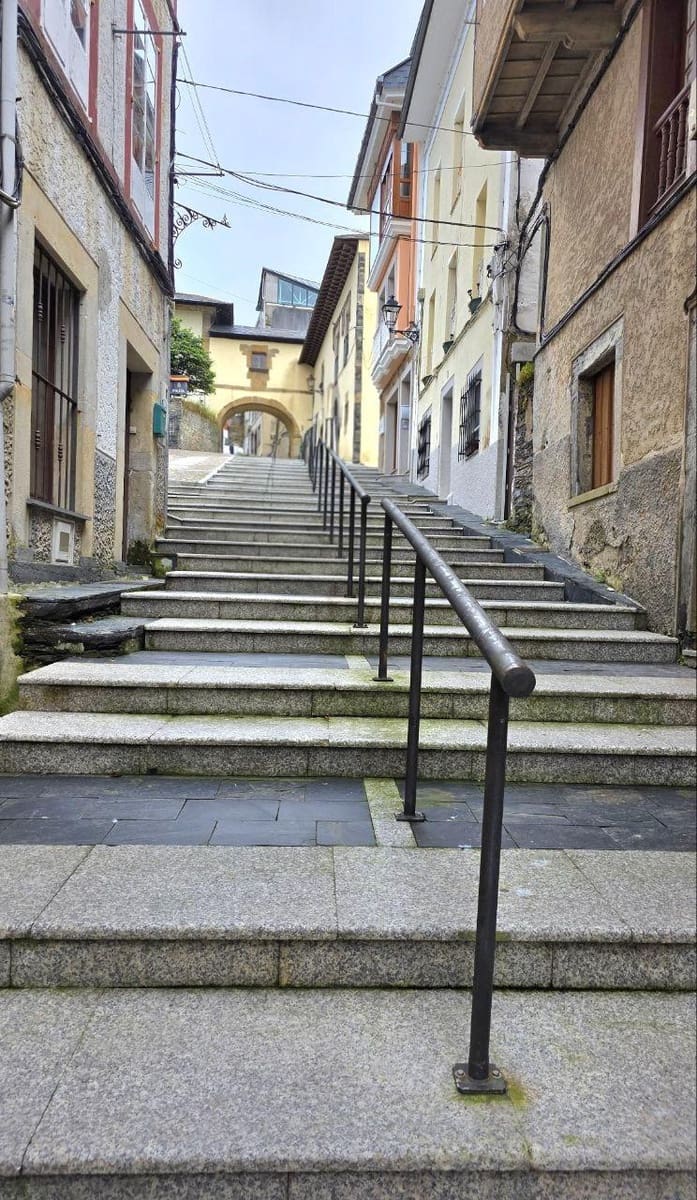 10 slaapkamer Appartement te koop in Luarca - € 99.500 (Ref: 9404434)