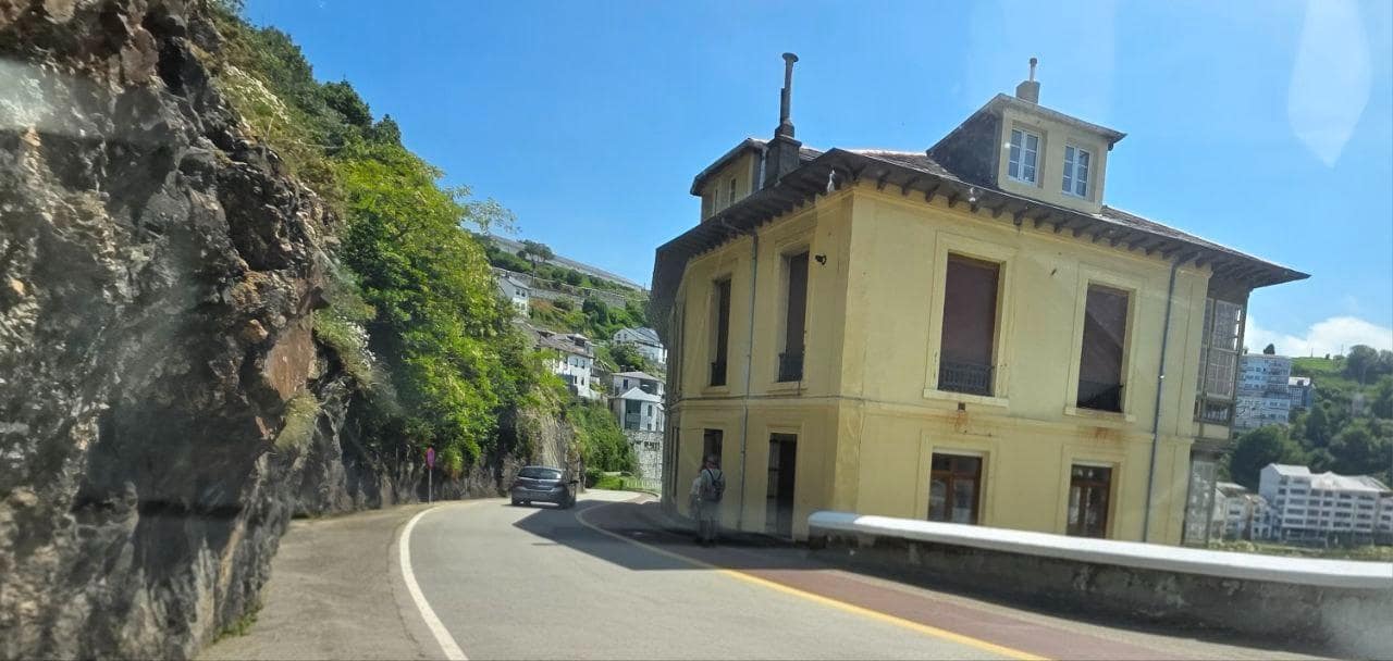 10 slaapkamer Appartement te koop in Luarca - € 99.500 (Ref: 9404434)