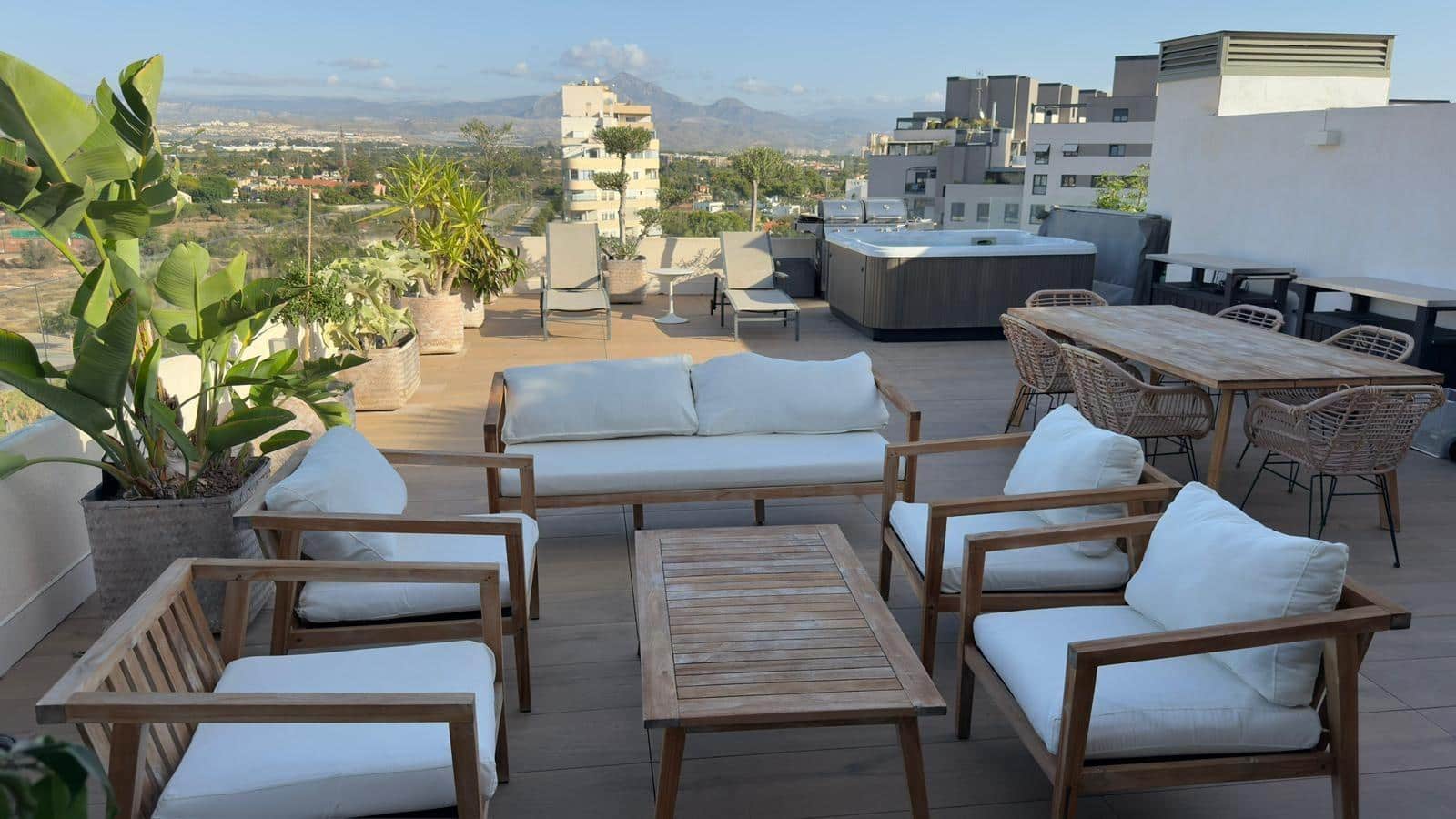 Ático de 3 habitaciones en Alicante / Alacant ciudad en venta con piscina garaje - 975.000 € (Ref: 9406853)