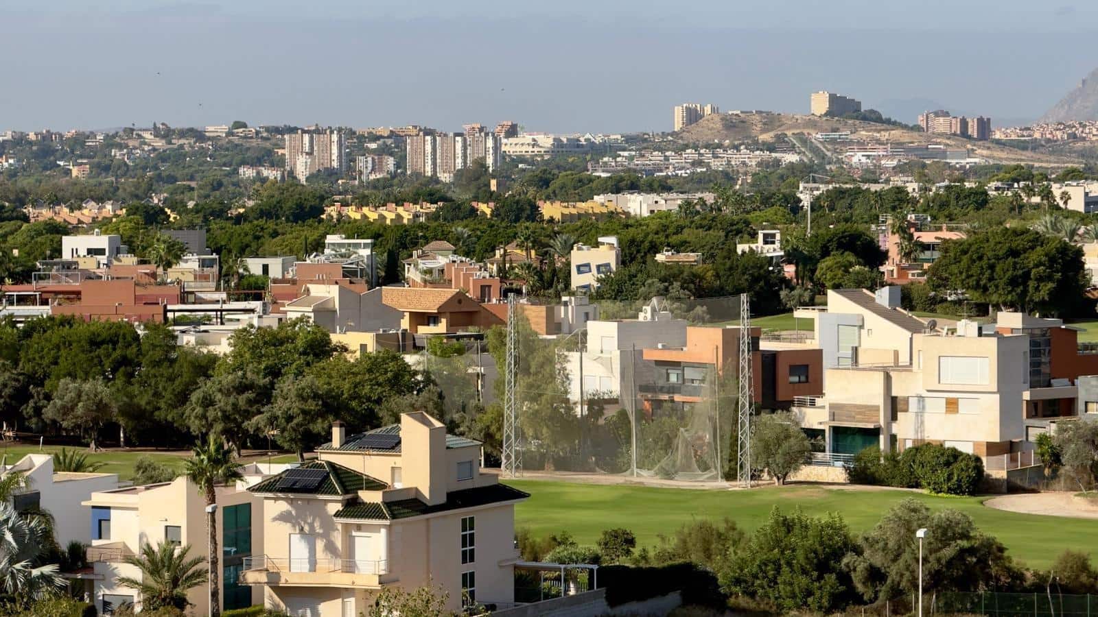 Ático de 3 habitaciones en Alicante / Alacant ciudad en venta con piscina garaje - 975.000 € (Ref: 9406853)