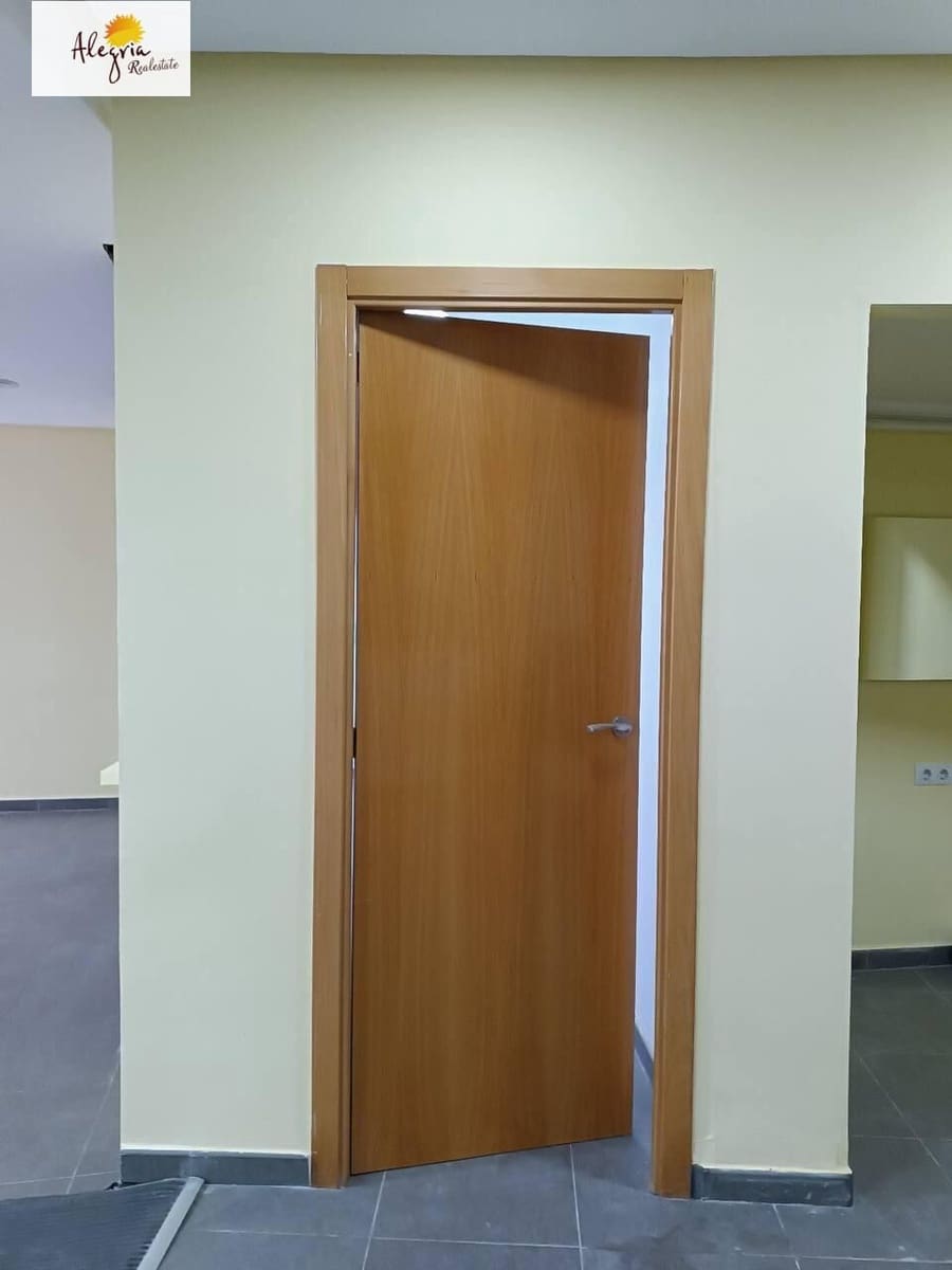 3 slaapkamer Commercieel te koop in Burjassot - € 135.000 (Ref: 9406860)