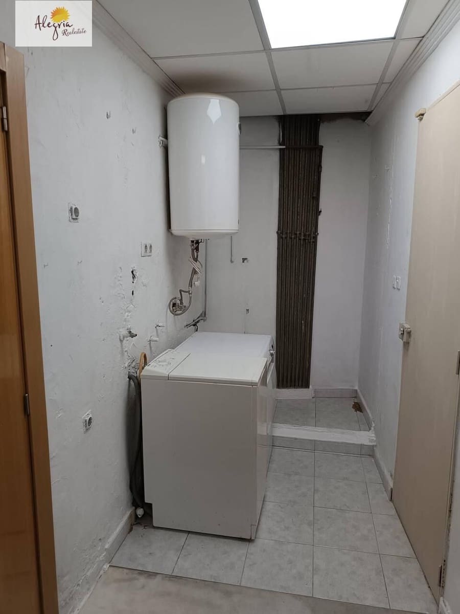 3 slaapkamer Commercieel te koop in Burjassot - € 135.000 (Ref: 9406860)