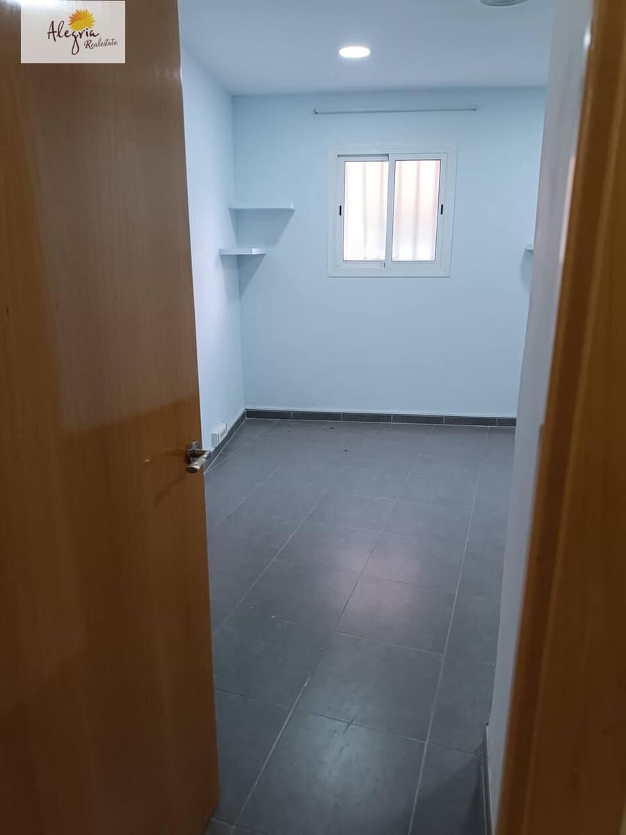 3 slaapkamer Commercieel te koop in Burjassot - € 135.000 (Ref: 9406860)