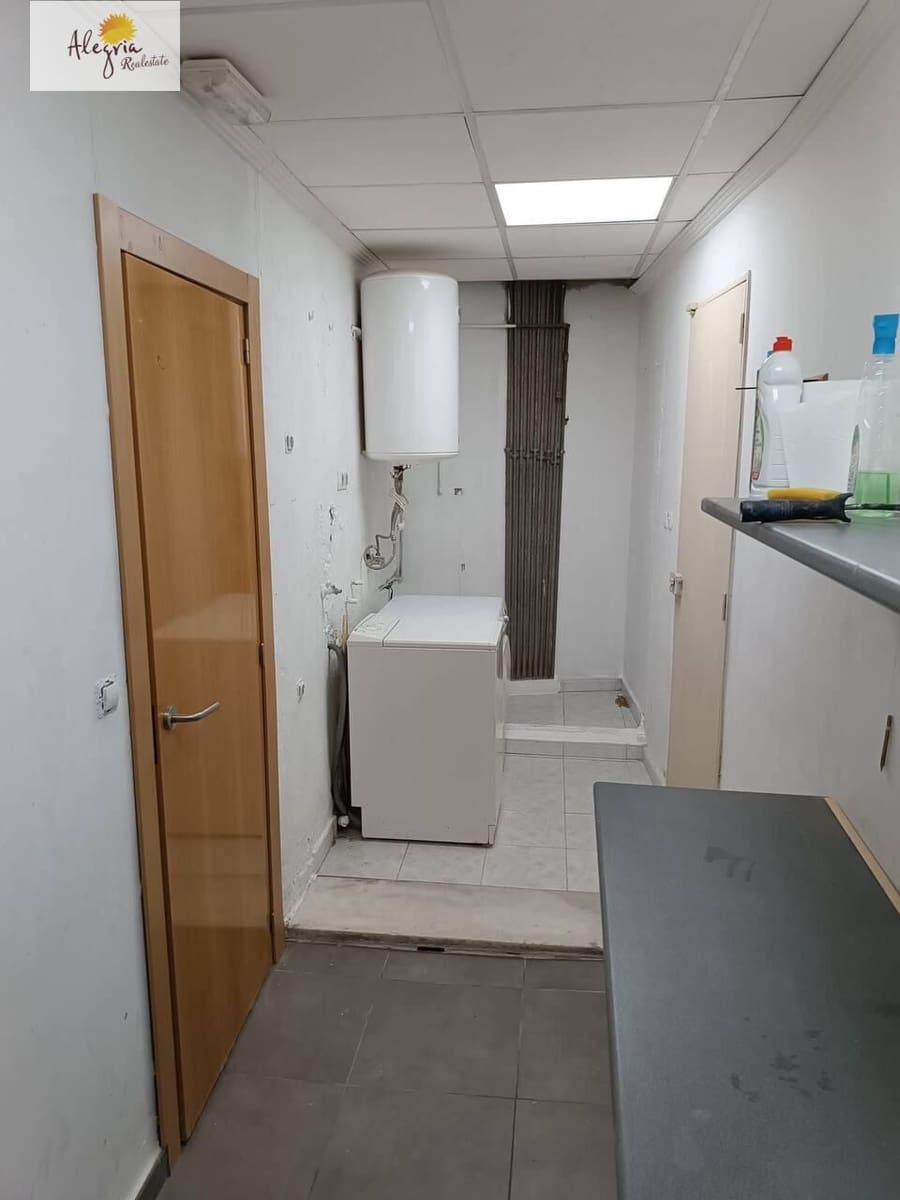 3 slaapkamer Commercieel te koop in Burjassot - € 135.000 (Ref: 9406860)