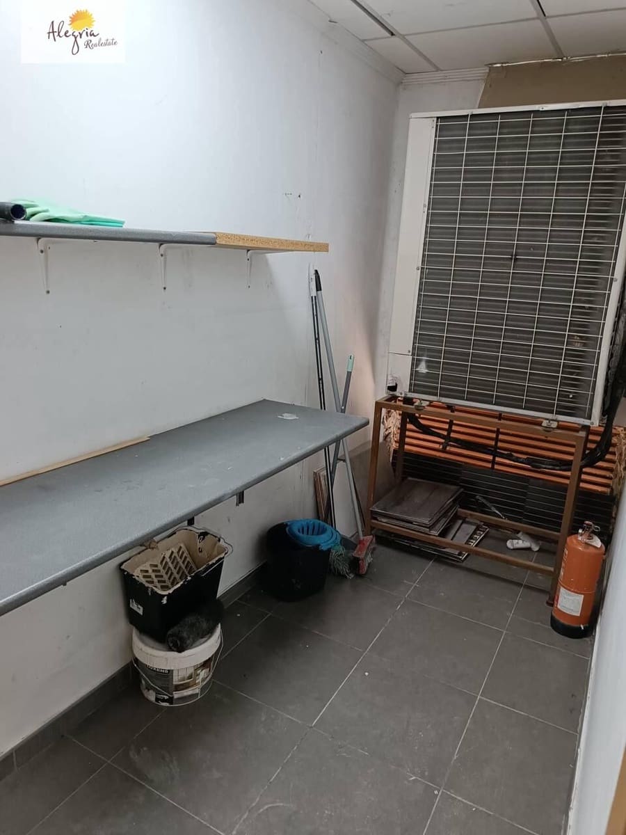 3 slaapkamer Commercieel te koop in Burjassot - € 135.000 (Ref: 9406860)