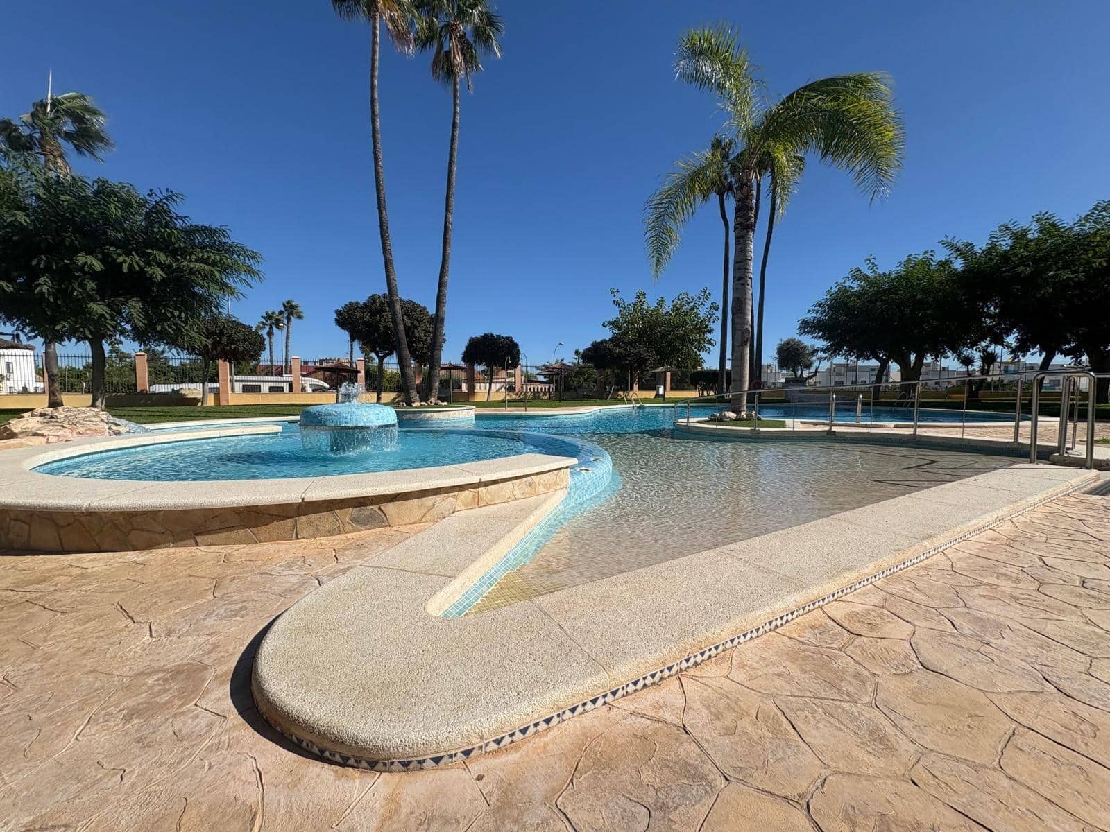 3 makuuhuone Bungalow myytävänä paikassa Orihuela Costa mukana uima-altaan - 185 900 € (Ref: 9407964)