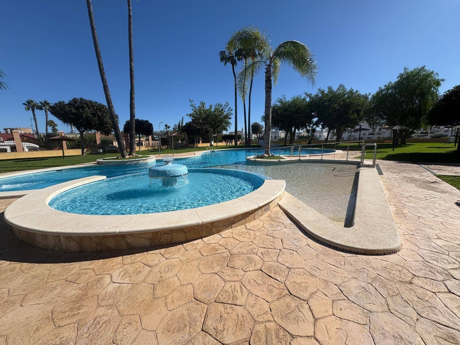 3 makuuhuone Bungalow myytävänä paikassa Orihuela Costa mukana uima-altaan - 185 900 € (Ref: 9407964)