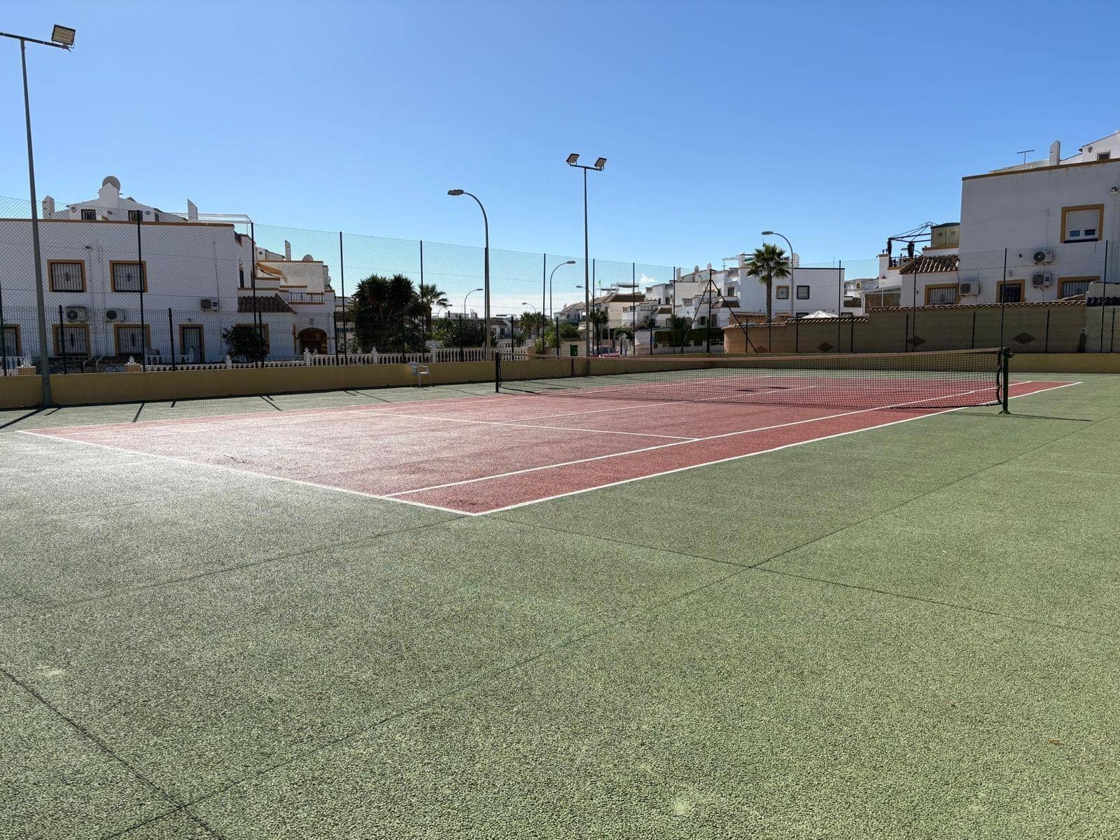 3 makuuhuone Bungalow myytävänä paikassa Orihuela Costa mukana uima-altaan - 185 900 € (Ref: 9407964)