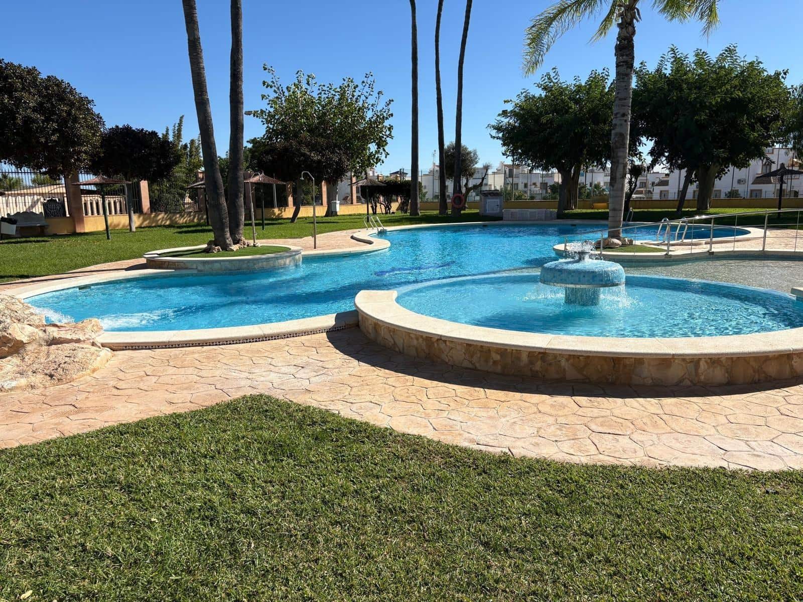 3 makuuhuone Bungalow myytävänä paikassa Orihuela Costa mukana uima-altaan - 185 900 € (Ref: 9407964)