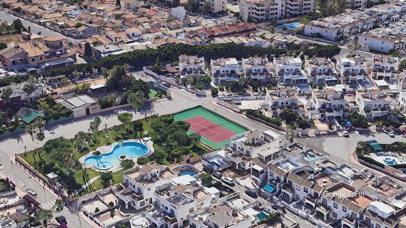 3 makuuhuone Bungalow myytävänä paikassa Orihuela Costa mukana uima-altaan - 185 900 € (Ref: 9407964)