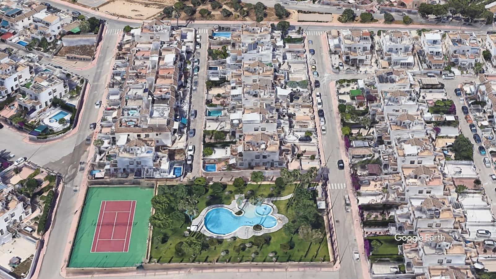 3 makuuhuone Bungalow myytävänä paikassa Orihuela Costa mukana uima-altaan - 185 900 € (Ref: 9407964)