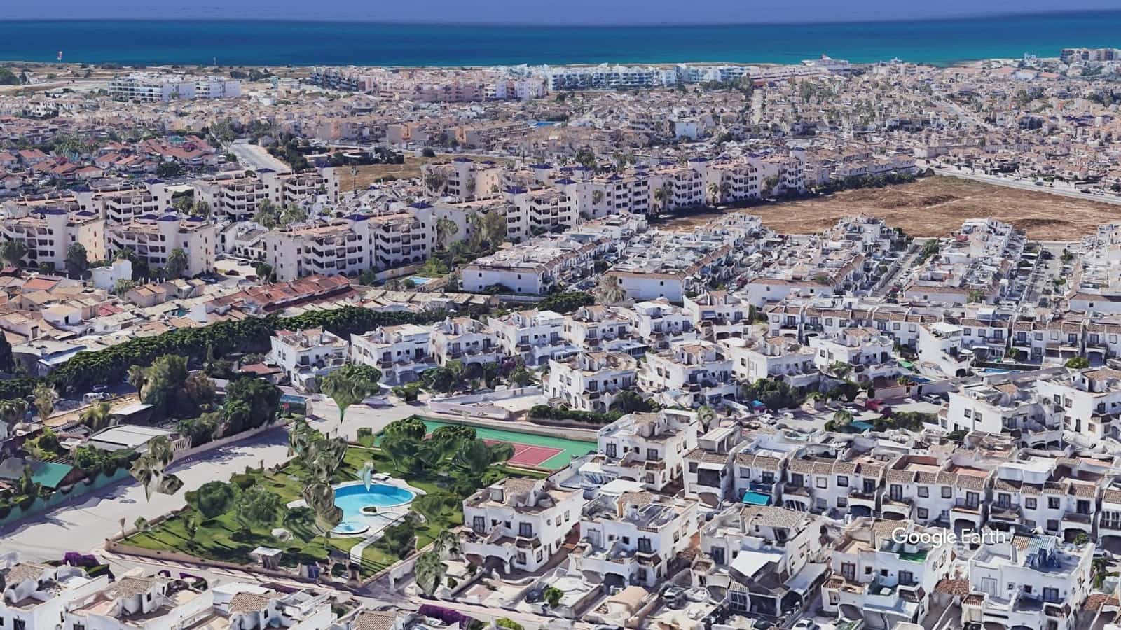 3 makuuhuone Bungalow myytävänä paikassa Orihuela Costa mukana uima-altaan - 185 900 € (Ref: 9407964)