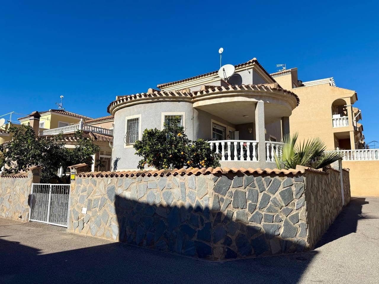 4 camera da letto Villa in vendita in Playa Flamenca con piscina garage - 419.000 € (Rif: 9419757)