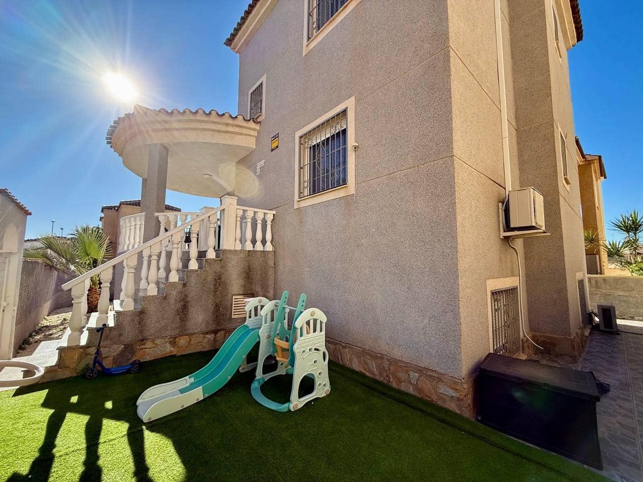 4 camera da letto Villa in vendita in Playa Flamenca con piscina garage - 419.000 € (Rif: 9419757)