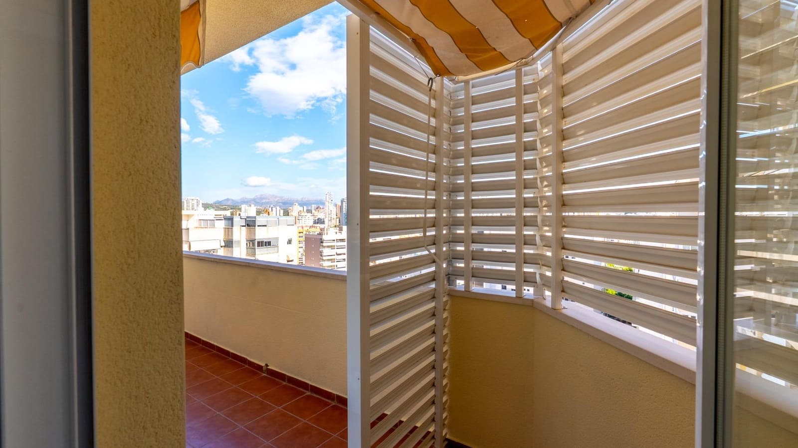 3 makuuhuone Kattohuoneisto myytävänä paikassa La Villajoyosa / Vila Joiosa mukana uima-altaan 
autotalli - 269 900 € (Ref: 9431273)