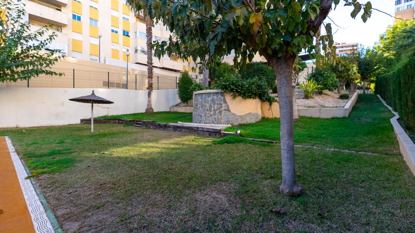 3 makuuhuone Kattohuoneisto myytävänä paikassa La Villajoyosa / Vila Joiosa mukana uima-altaan 
autotalli - 269 900 € (Ref: 9431273)