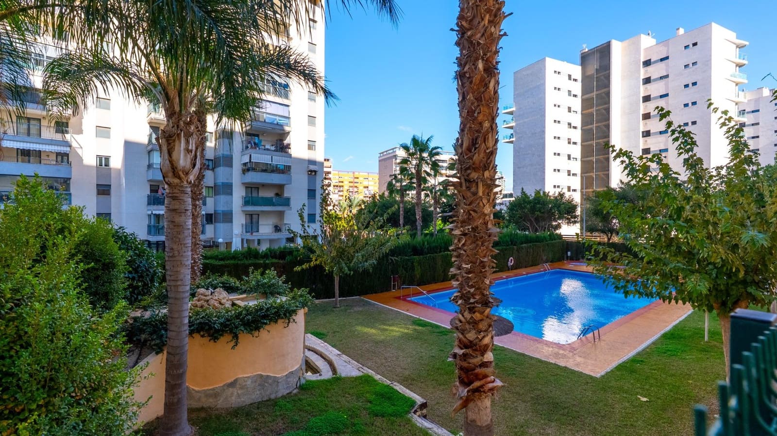 3 makuuhuone Kattohuoneisto myytävänä paikassa La Villajoyosa / Vila Joiosa mukana uima-altaan 
autotalli - 269 900 € (Ref: 9431273)