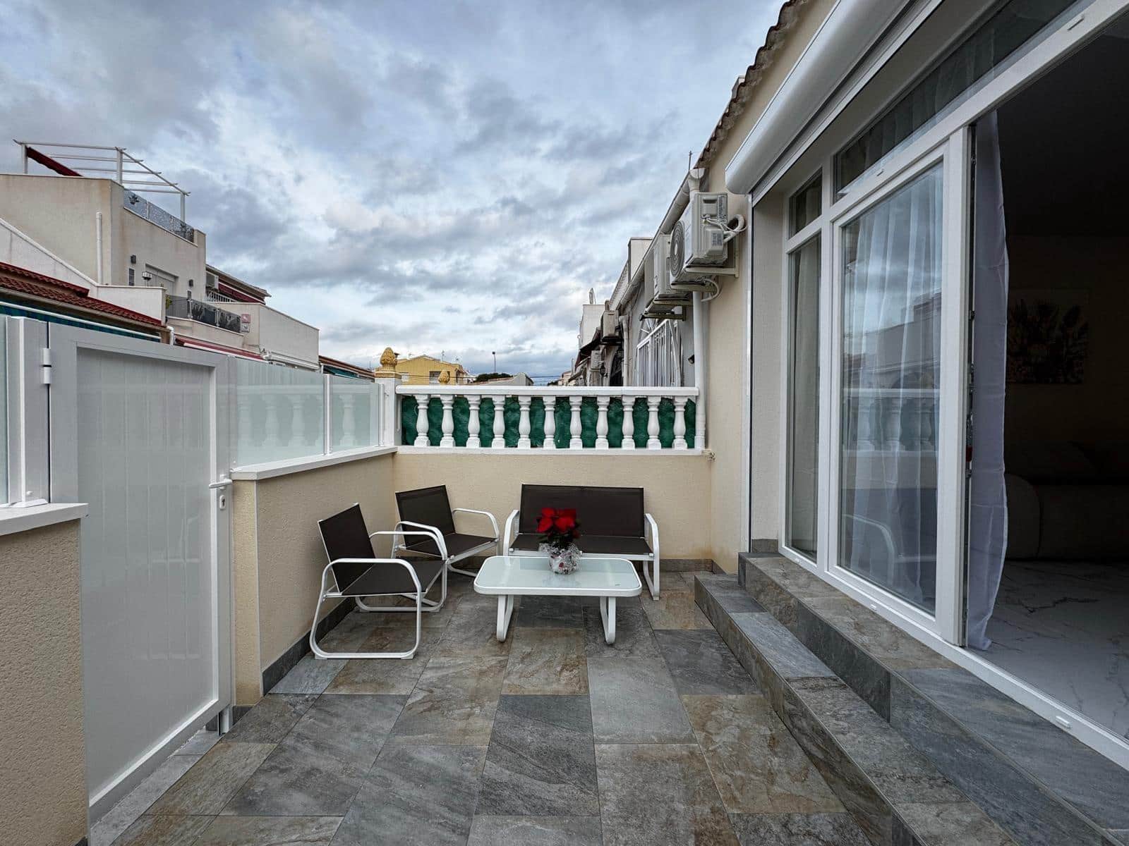 Bungalow de 1 habitación en Torrevieja en venta - 125.000 € (Ref: 9437814)