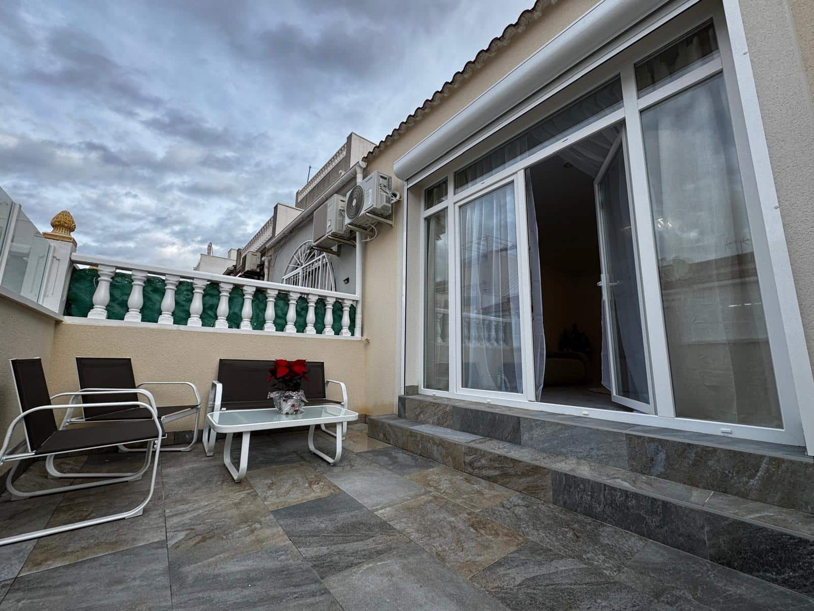 Bungalow de 1 habitación en Torrevieja en venta - 125.000 € (Ref: 9437814)