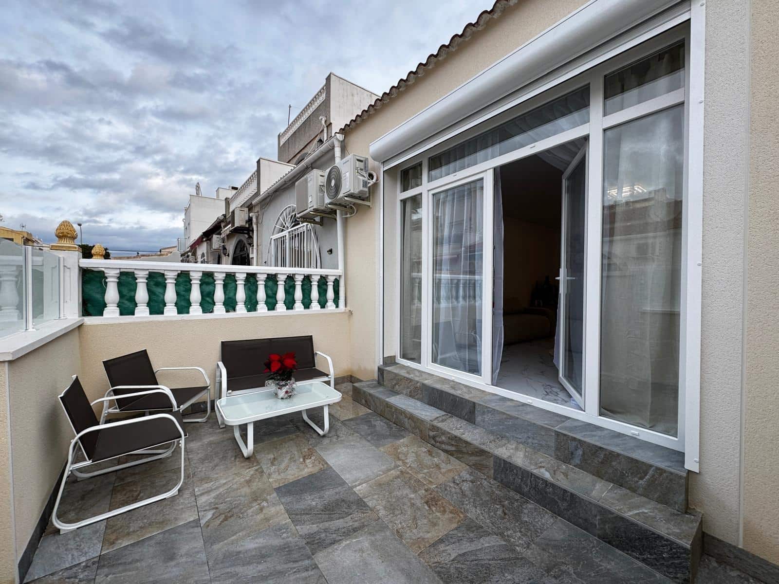 Bungalow de 1 habitación en Torrevieja en venta - 125.000 € (Ref: 9437814)