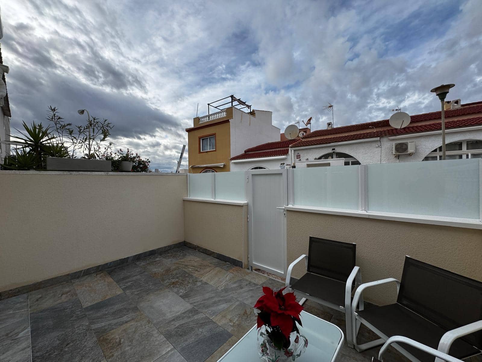 Bungalow de 1 habitación en Torrevieja en venta - 125.000 € (Ref: 9437814)