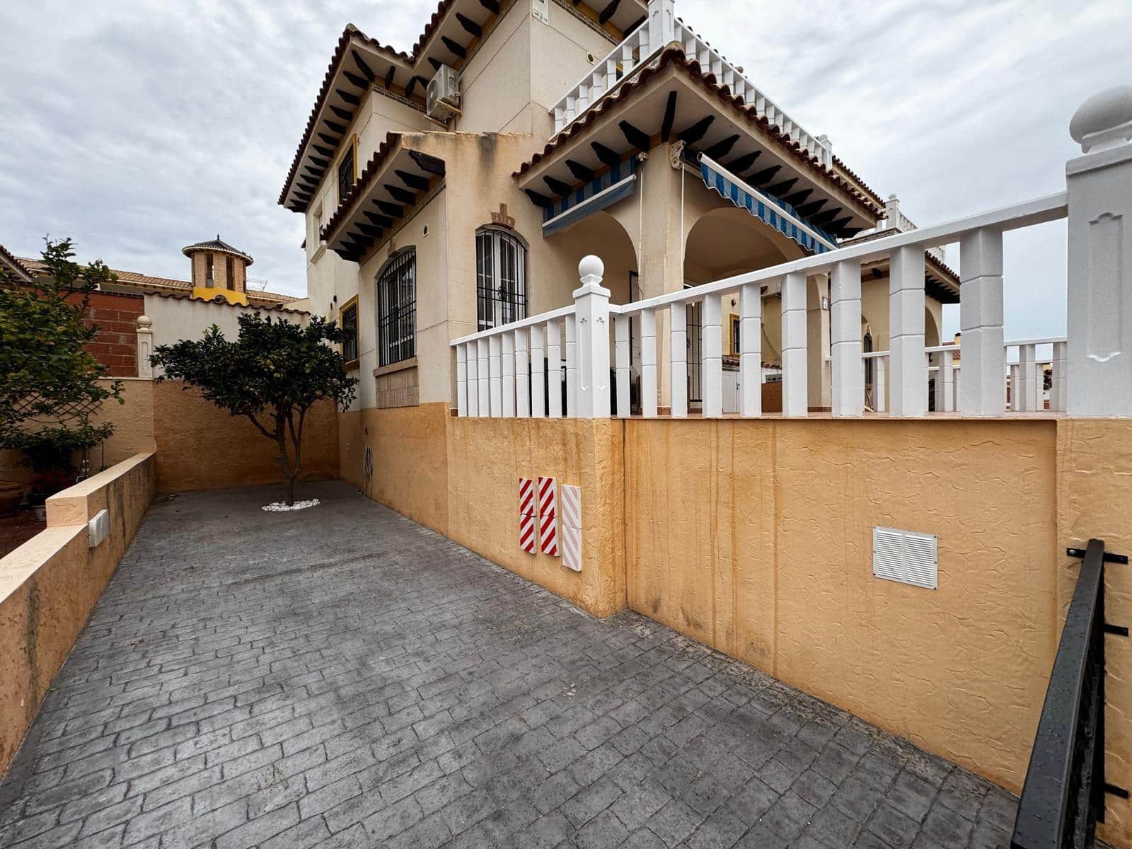 2 sypialnia Dom szeregowy na sprzedaż w Orihuela Costa z basenem - 245 000 € (Ref: 9437815)