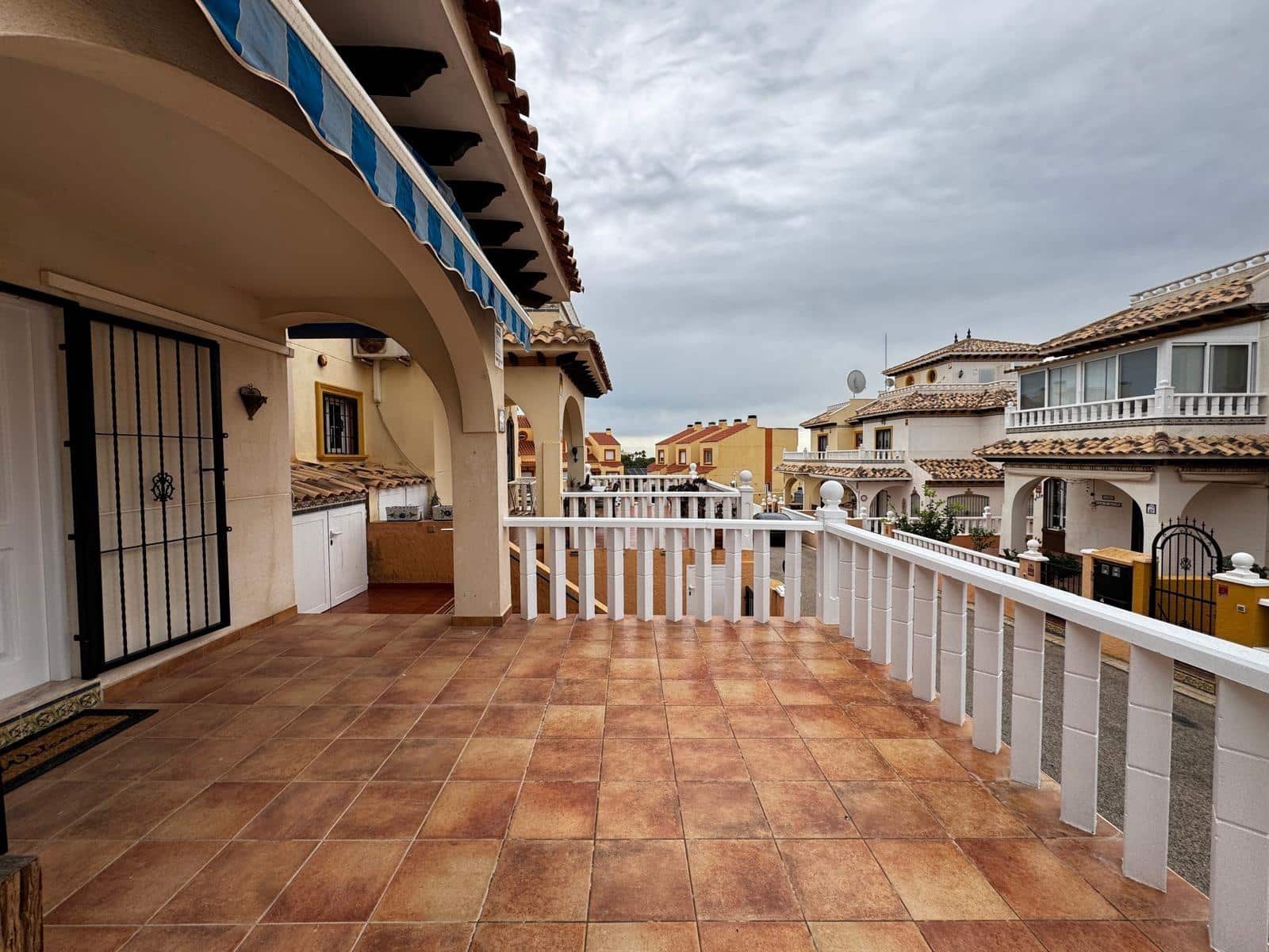 2 sypialnia Dom szeregowy na sprzedaż w Orihuela Costa z basenem - 245 000 € (Ref: 9437815)