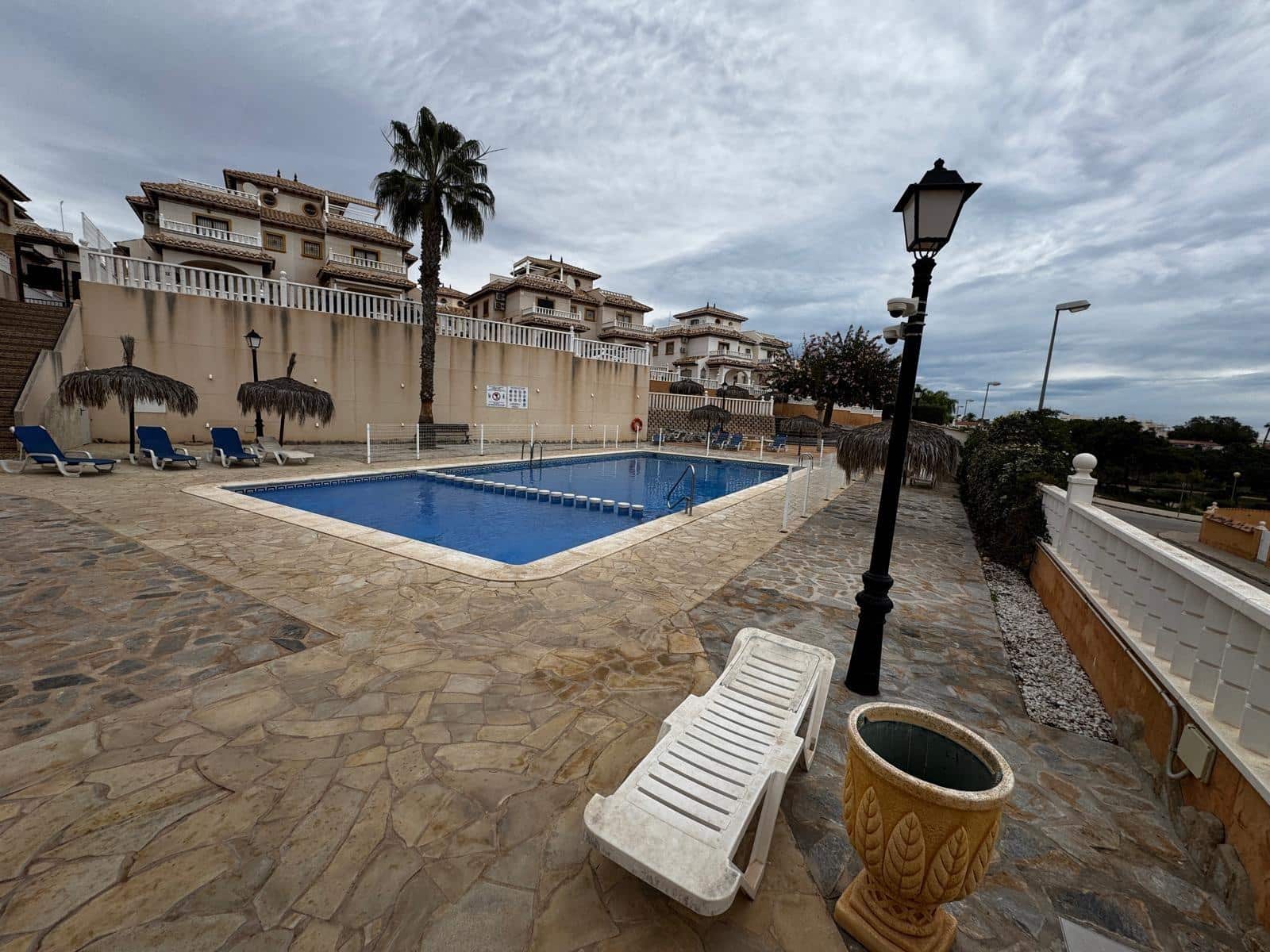 2 sypialnia Dom szeregowy na sprzedaż w Orihuela Costa z basenem - 245 000 € (Ref: 9437815)