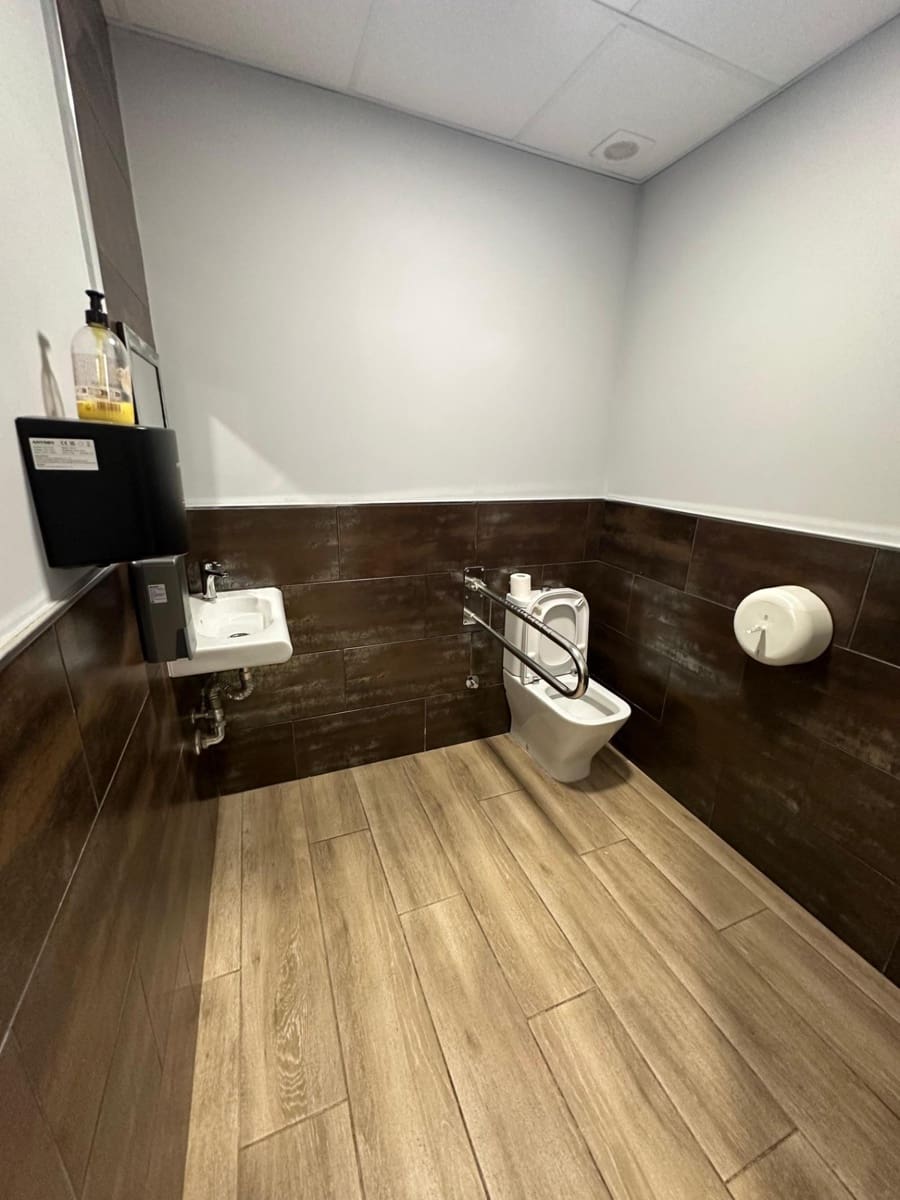 Kommersiell til salgs i Alicante by - € 209 000 (Ref: 9440124)