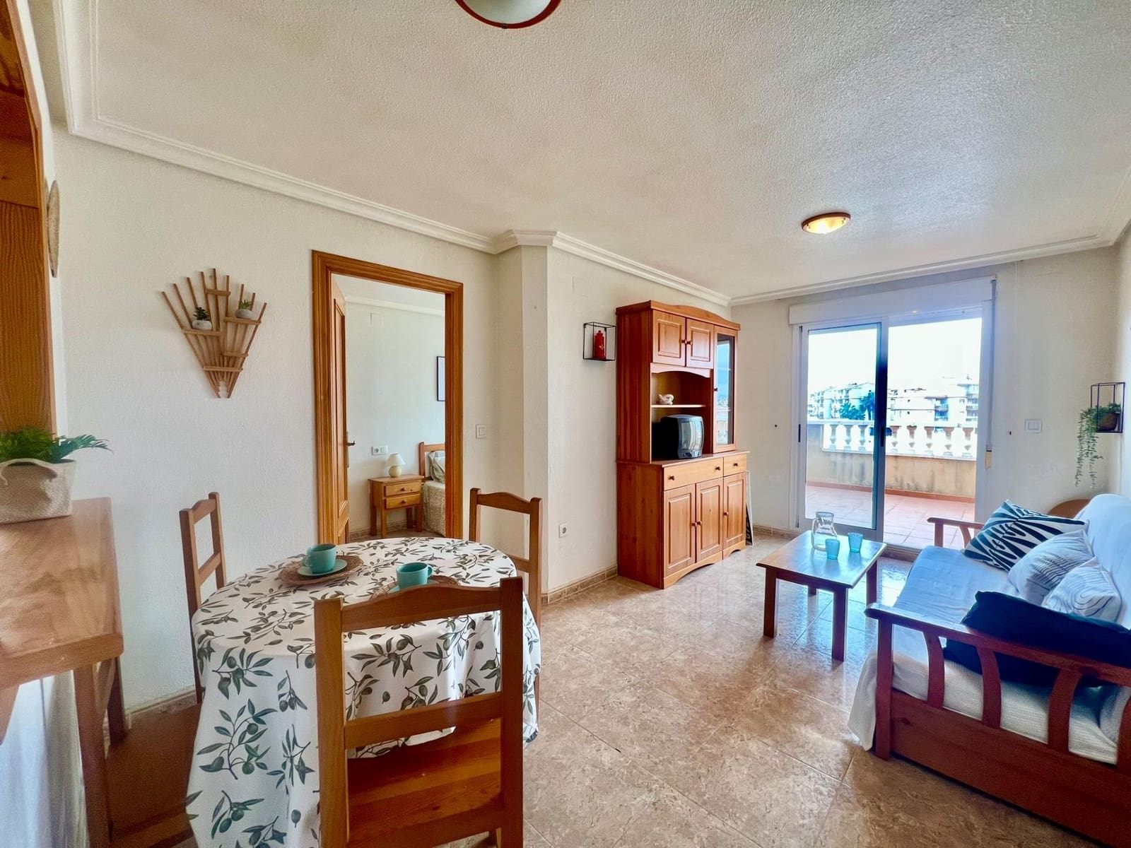 1 soverom Penthouse til salgs i Torrevieja med svømmebasseng garasje - € 119 900 (Ref: 9446332)