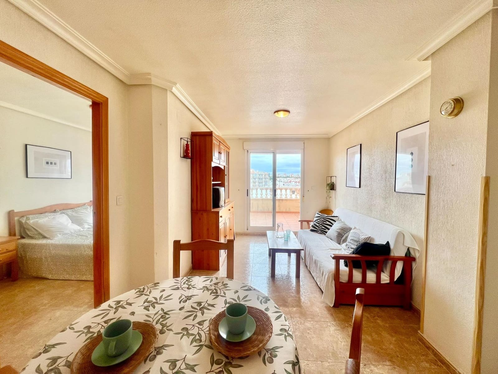 1 soverom Penthouse til salgs i Torrevieja med svømmebasseng garasje - € 119 900 (Ref: 9446332)