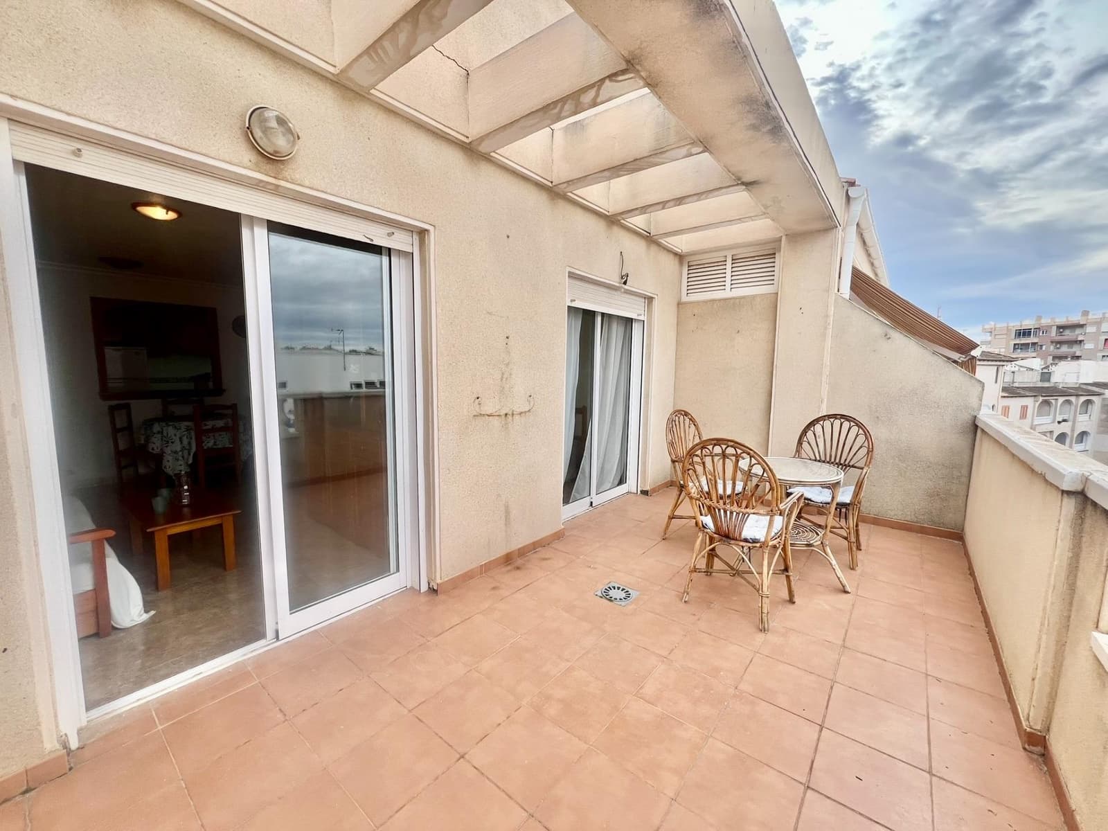 1 soverom Penthouse til salgs i Torrevieja med svømmebasseng garasje - € 119 900 (Ref: 9446332)