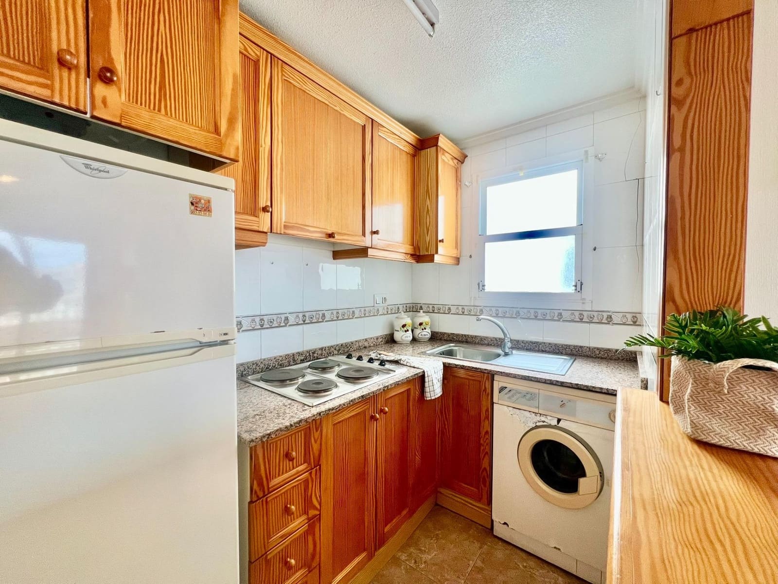 1 soverom Penthouse til salgs i Torrevieja med svømmebasseng garasje - € 119 900 (Ref: 9446332)