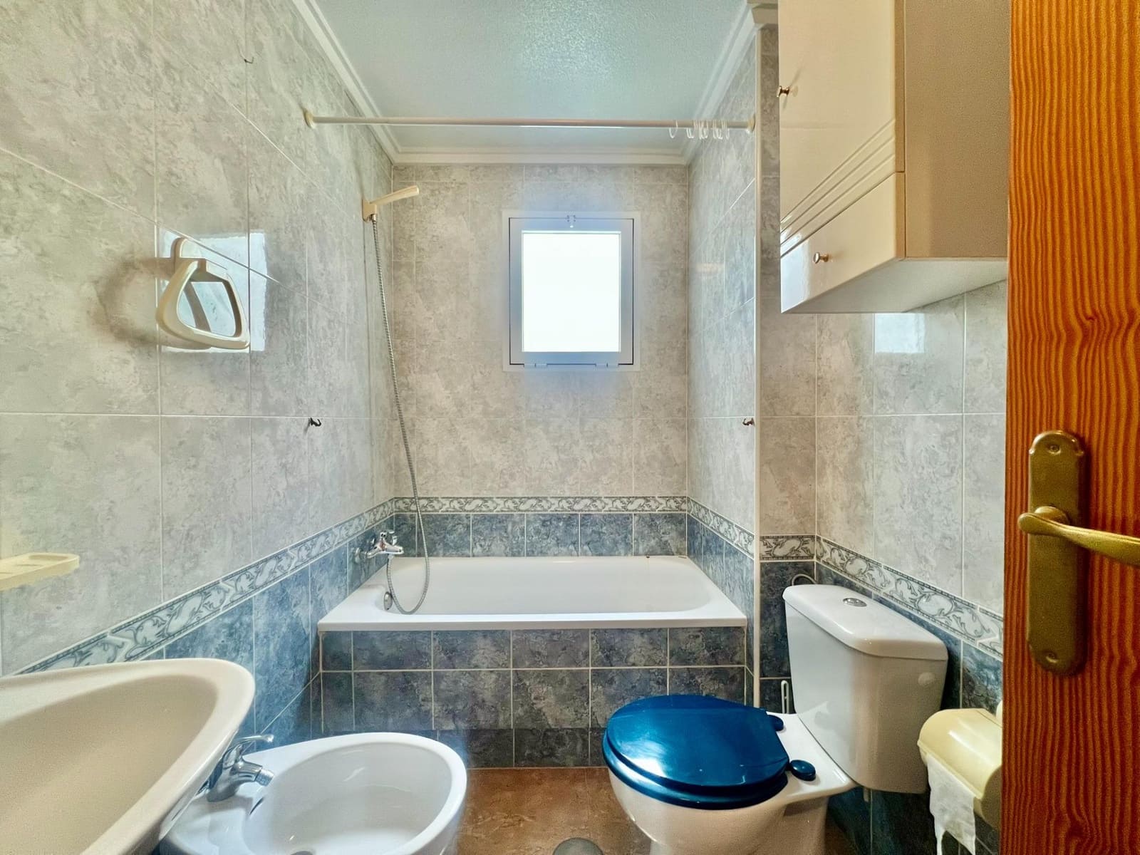 1 soverom Penthouse til salgs i Torrevieja med svømmebasseng garasje - € 119 900 (Ref: 9446332)