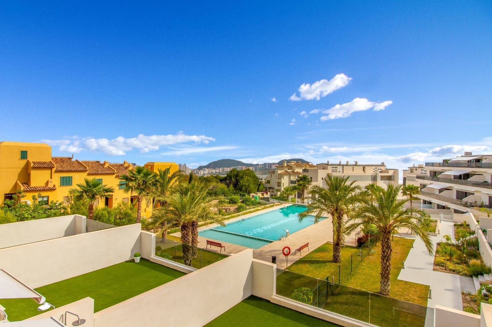 Apartamento de 2 habitaciones en Finestrat en venta con piscina - 370.000 € (Ref: 9449177)