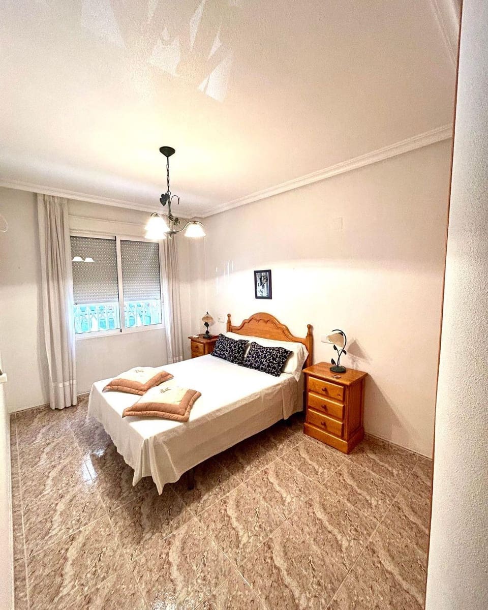 Apartamento de 3 habitaciones en Torrevieja en venta - 145.000 € (Ref: 9450872)