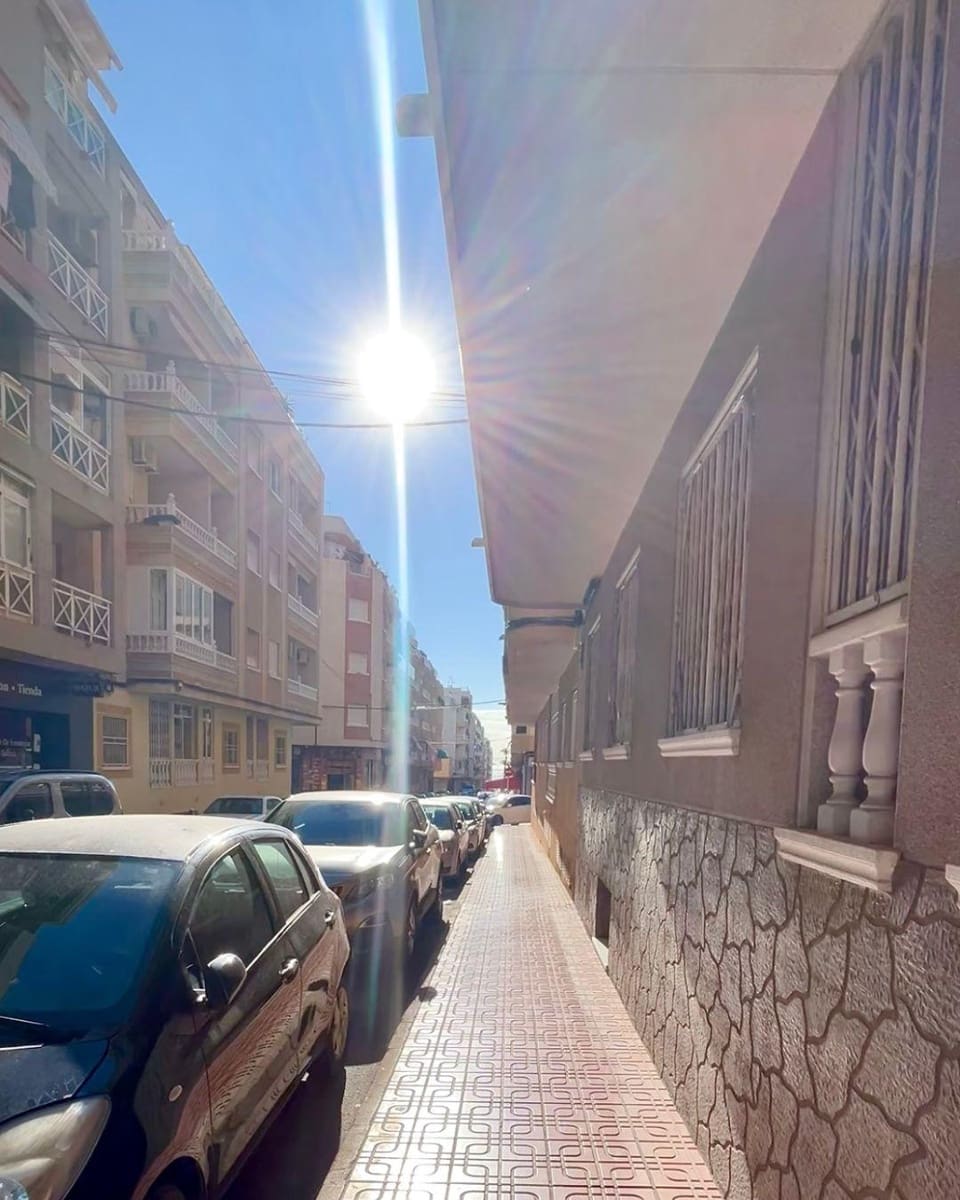 Apartamento de 3 habitaciones en Torrevieja en venta - 145.000 € (Ref: 9450872)