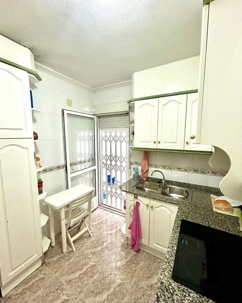 Apartamento de 3 habitaciones en Torrevieja en venta - 145.000 € (Ref: 9450872)