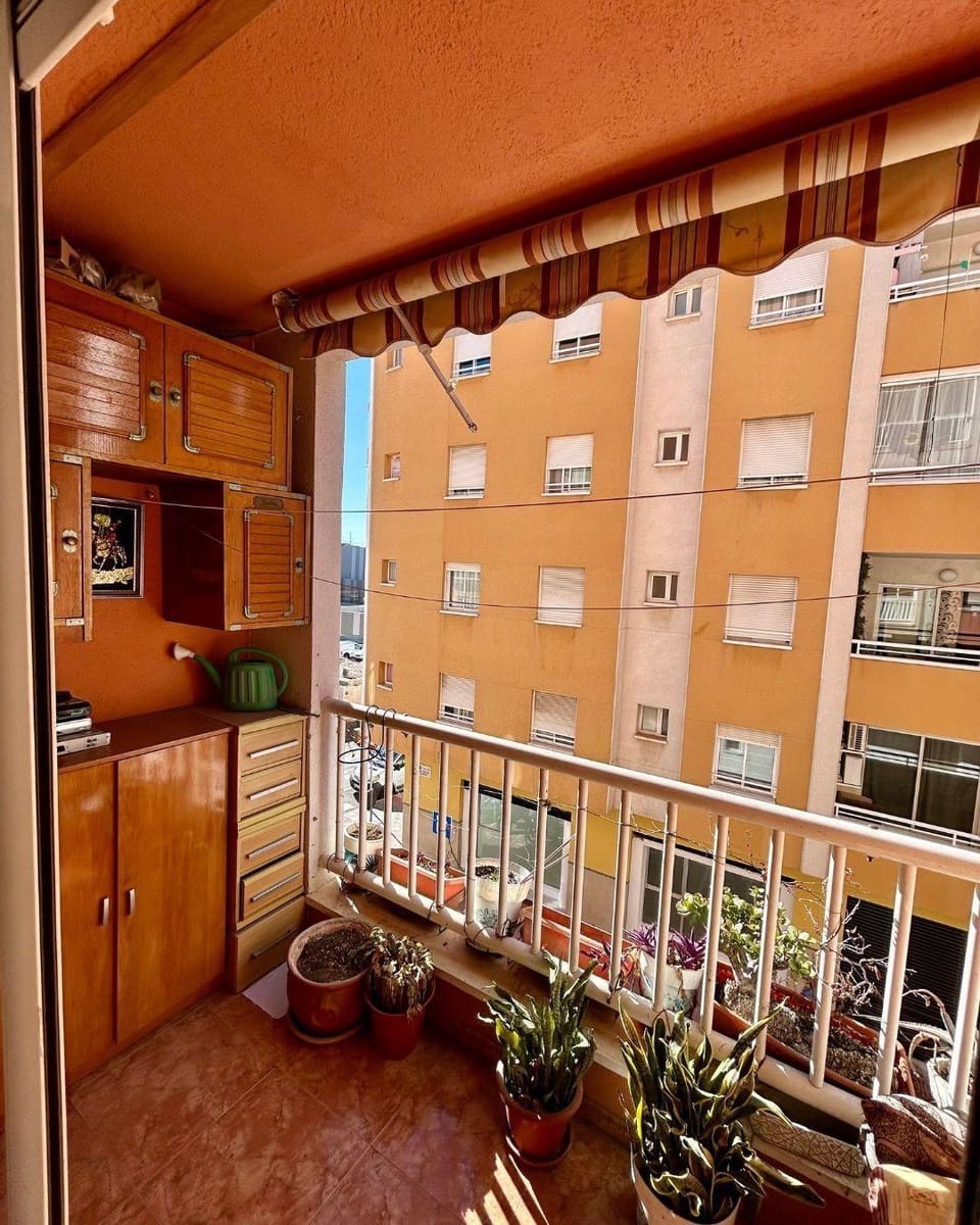 2 quarto Apartamento para venda em Torrevieja com piscina - 139 900 € (Ref: 9450873)
