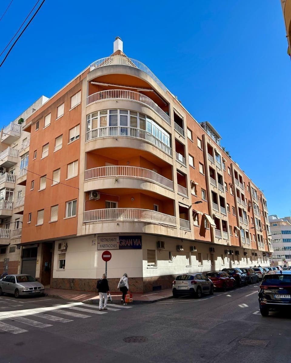 2 quarto Apartamento para venda em Torrevieja com piscina - 139 900 € (Ref: 9450873)