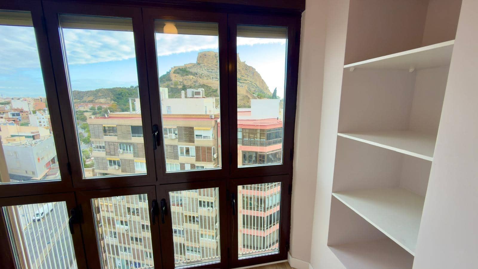 3 makuuhuone Asunto myytävänä paikassa Alicante kaupunki - 525 000 € (Ref: 9456257)