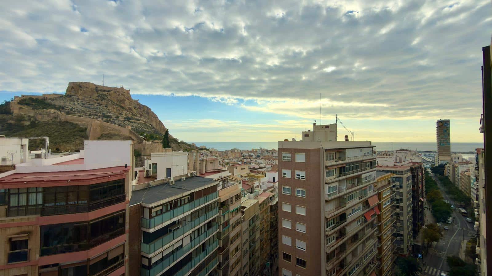 3 makuuhuone Asunto myytävänä paikassa Alicante kaupunki - 525 000 € (Ref: 9456257)