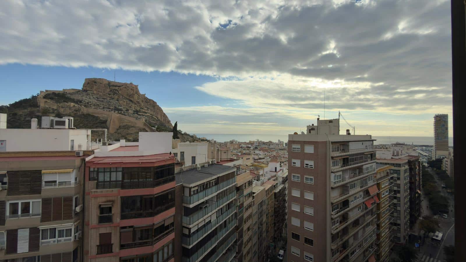 3 makuuhuone Asunto myytävänä paikassa Alicante kaupunki - 525 000 € (Ref: 9456257)