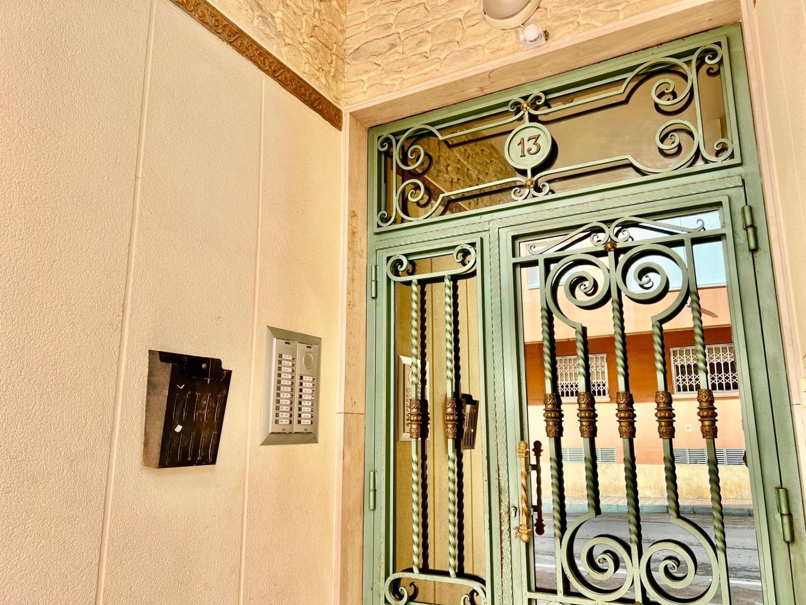 Apartamento de 2 habitaciones en Torrevieja en venta - 142.000 € (Ref: 9456259)