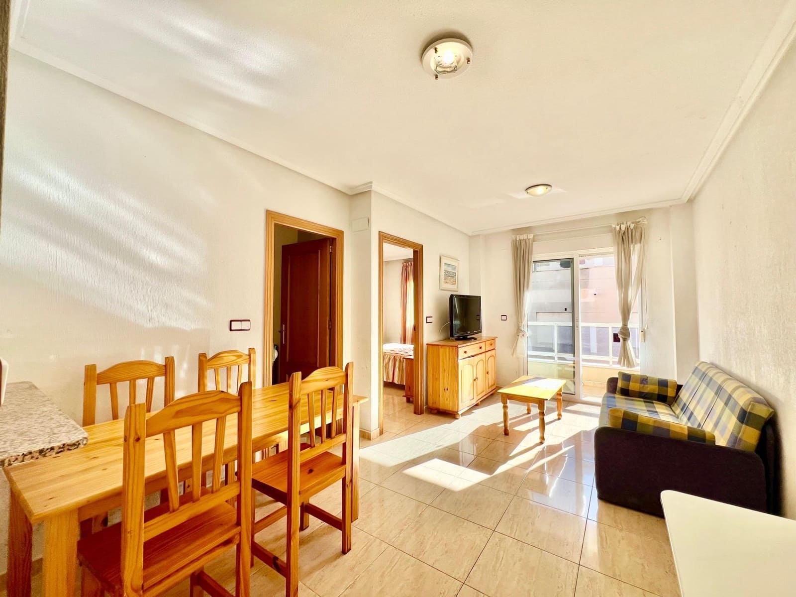 Apartamento de 2 habitaciones en Torrevieja en venta - 142.000 € (Ref: 9456259)